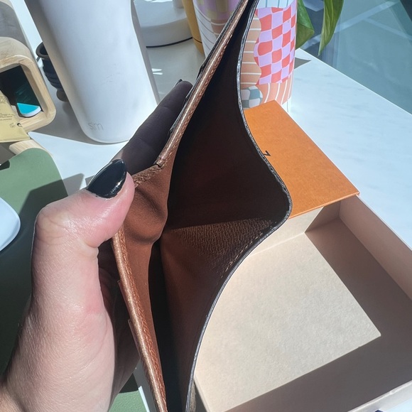 Louis Vuitton bifold wallet - Picture 5 of 7